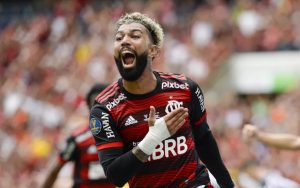 Gabigol figura no top 10 jogadores mais gols em finais na história