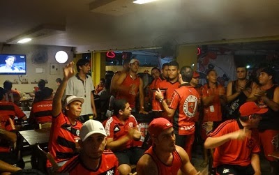 Torcida Do Flamengo Lota Bares Para Assistir Ao Jogo Da Final