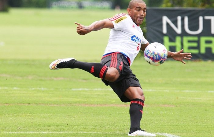 Anderson Pico concentra com Flamengo, mas não joga.