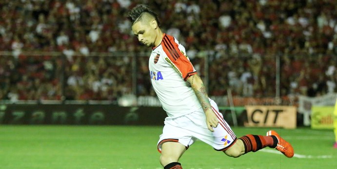 Pará vê árbitro precitado: “Não foi falta.”