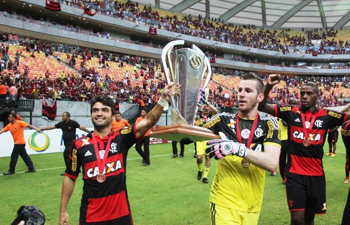 Fla deve anunciar renovação com PV após jogo de hoje.