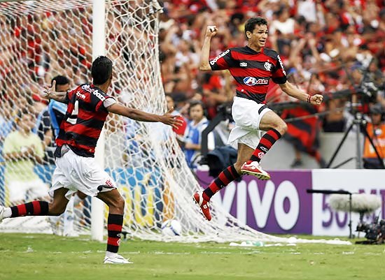 Flamengo cogita ex-jogadores em Flamengo x Nacional.