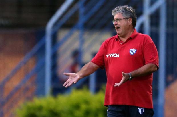 Geninho exalta estreias contra Fla e Santos no Brasileirão.