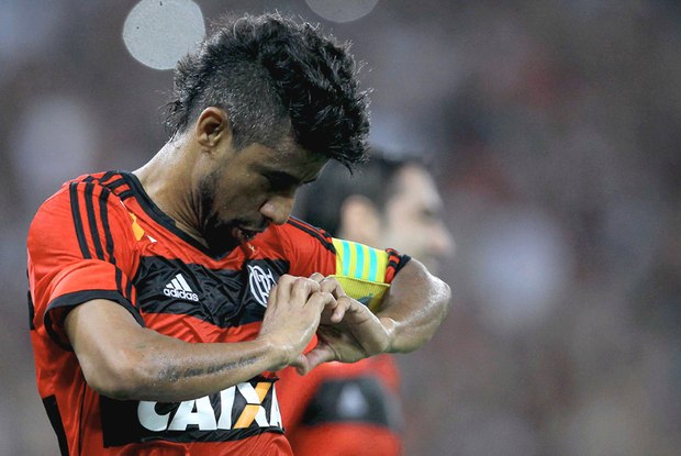 Em carta, ex-ponta-direita do Fla reverencia Léo Moura.