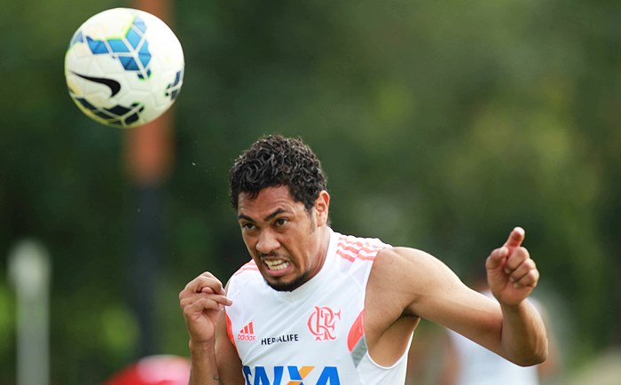 Hernane confirma que sondagens de Grêmio e Santos.