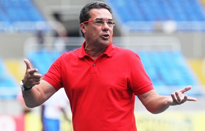 Luxemburgo vê erros de marcação no Flamengo.