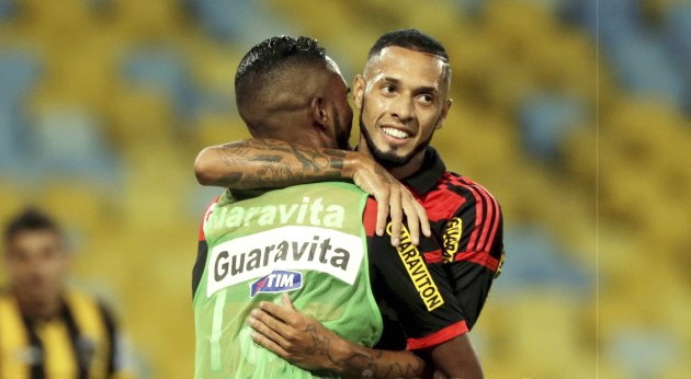 Paulinho valoriza time do Flamengo e reça em campo.