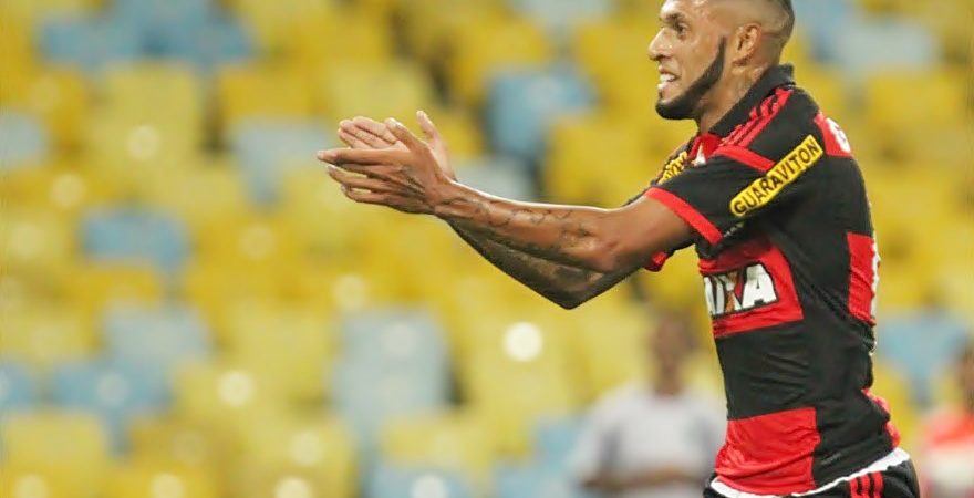 Flamengo encaminha empréstimo de Paulinho ao Santos e ainda quer três reforços