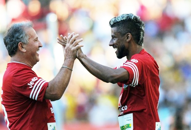 Léo revela choro por Zico, e celebra sua participação.