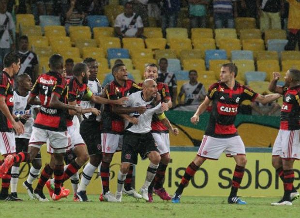 Luxa quebra a cabeça para montar Flamengo