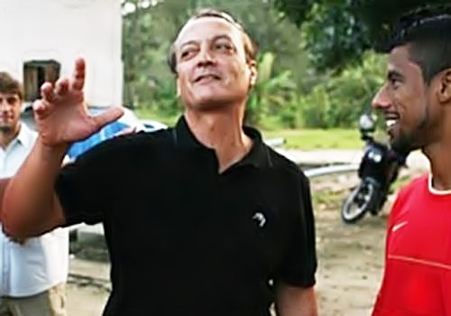 Leandro lamenta falta de despedida do Fla, e exalta Léo.
