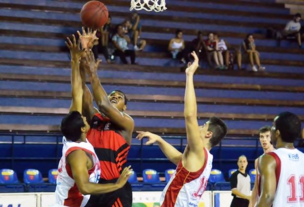 Felício comanda, e Flamengo vence pela 2ª fase da LDB .