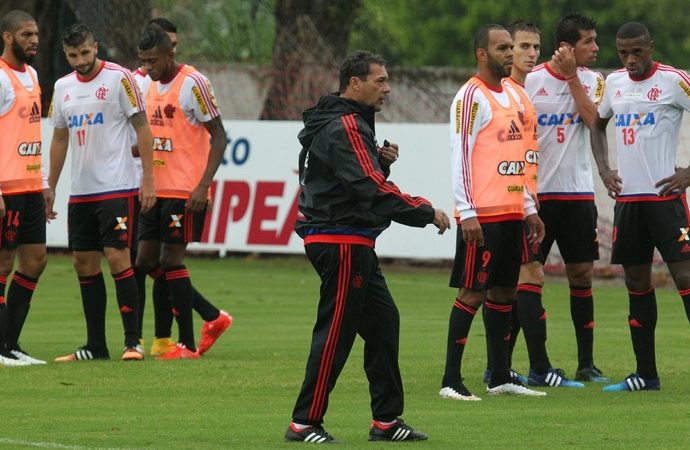 Trabalho pesado no Fla na véspera do jogo com Vasco