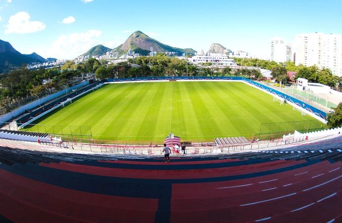 Flamengo: estádio ou ginásio?