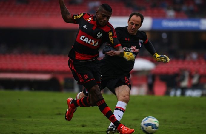 “Quem não faz leva”, lamentam jogadores do Flamengo sobre chances desperdiçadas