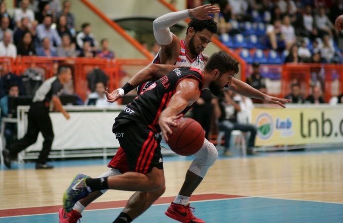 Com Marquinhos inspirado, FlaBasquete fica a uma vitória da final