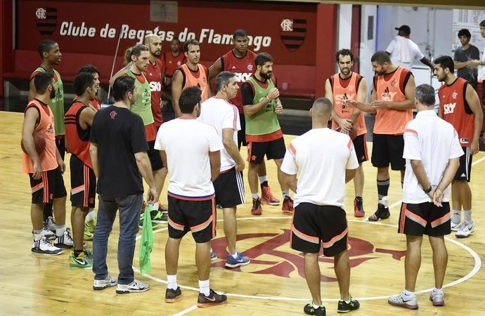 Técnico do FlaBasquete aponta as qualidades do Bauru