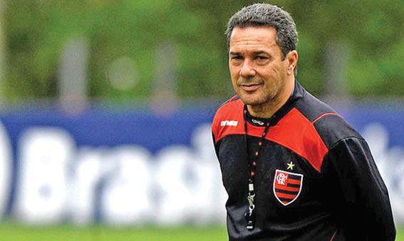 Luxemburgo elogia estrutura do time, mas diz em coletiva: “Falta alguma coisa”
