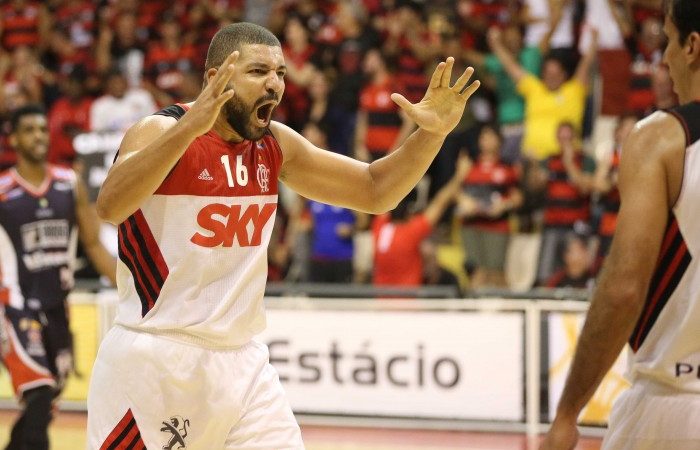 “Sempre coloco meu coração em quadra para ajudar o Flamengo”, diz Olivinha