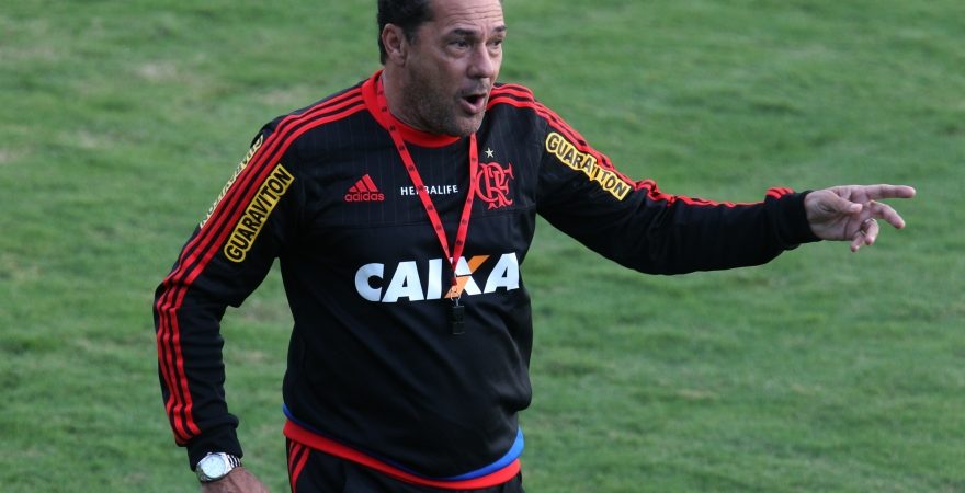Luxemburgo comanda treino tático em Atibaia