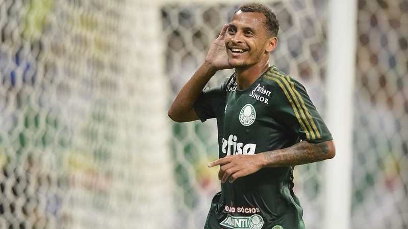 Alan Patrick não é relacionado no Palmeiras