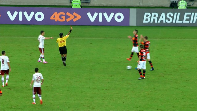 “Ditatorial. É absurdo”, reclama Wallace da intocabilidade dos árbitros
