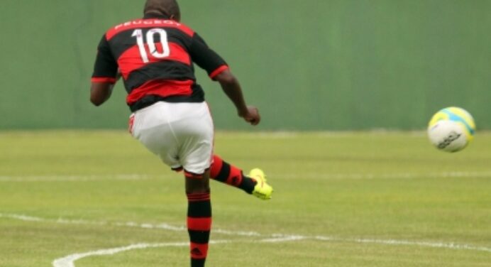 Prazer. Eu sou jogador do Flamengo
