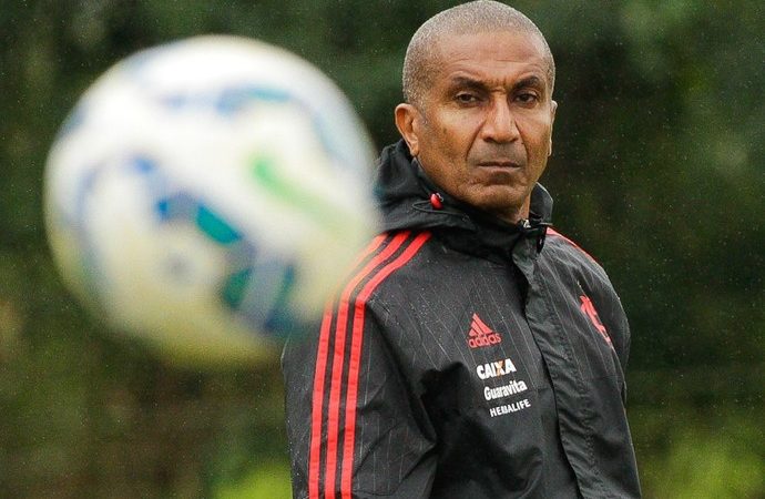 Após críticas, Flamengo se fecha em torno de Cristóvão Borges