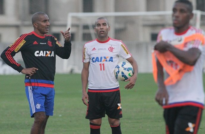 Vídeo: Sheik treina bem, mostra habilidade e tenta até gol de letra