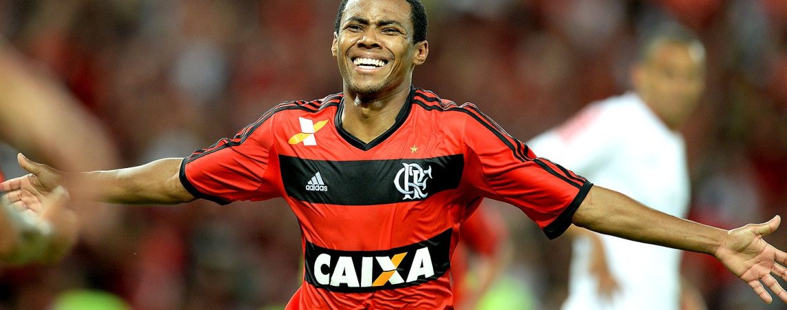 Flamengo estaria disposto a arcar com dívidas para ter Elias