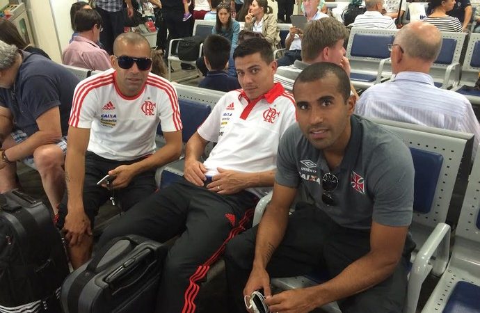 Vasco e Flamengo fazem conexão para SP no mesmo voo