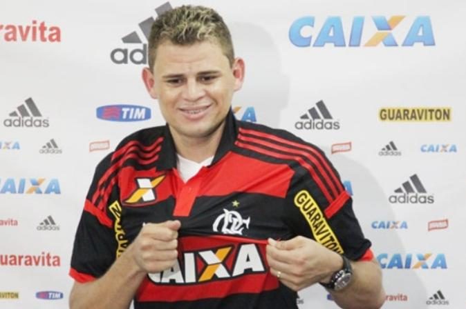Jonas exalta grandeza do Flamengo para evitar crise