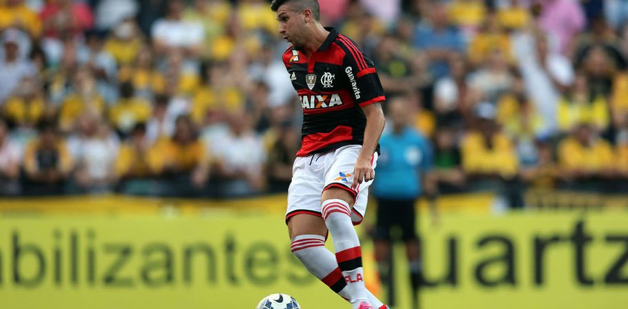 Lucas Mugni não é relacionado para clássico e está prestes a deixar o Flamengo