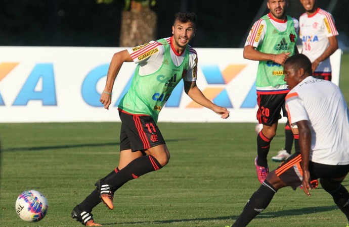 De saída? Newell’s Old Boys tem interesse em Mugni do Flamengo