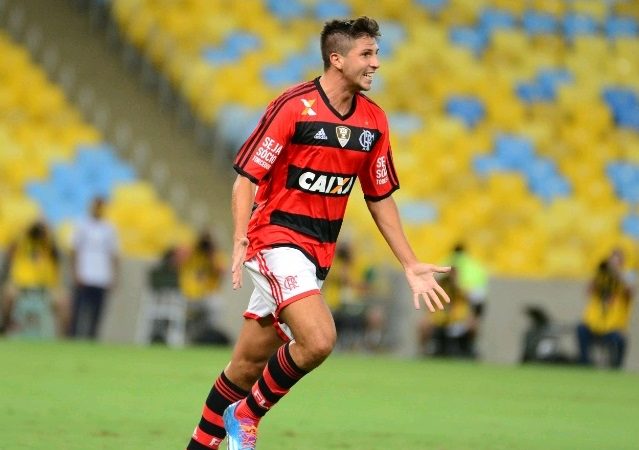 Empresário de Mugni diz que jogador quer deixar o Flamengo: “Momento de recomeço”