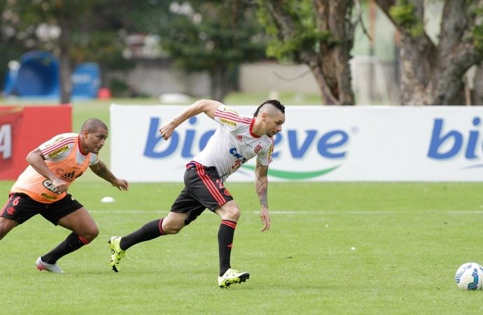 Treino do Flamengo tem Pará artilheiro e Cristóvão atento aos reservas