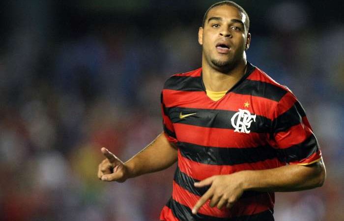 Em 2009, Adriano Imperador deu a vitória ao Fla sobre o Corinthians