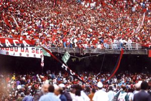 JX Rio de Janeiro (RJ) 19/07/1992 Futebol - Decisão do Campeonato Brasileiro de 1992 - Grade do Maracanã cede e fere 200 torcedores - Foto Guilherme Bastos / Ag O Globo