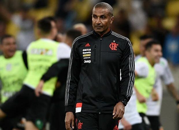 Flamengo muda o tom e não garante permanência de Cristóvão Borges