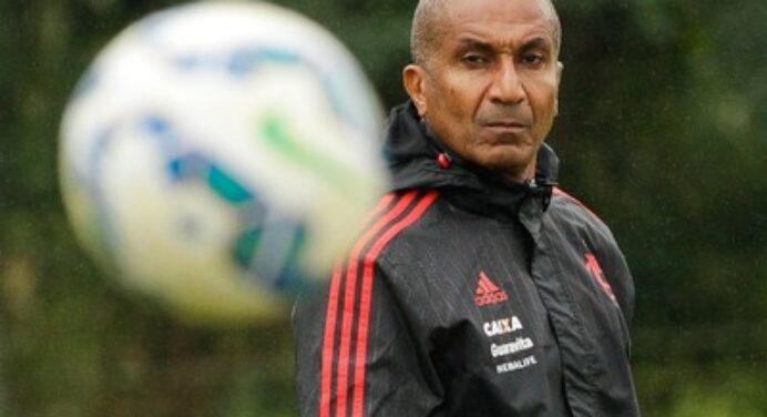 Cristóvão faz mistério e abre apenas treino de finalizações à imprensa