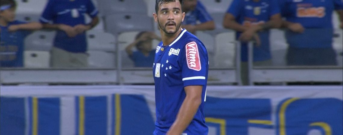 Sendo mal aproveitado no Cruzeiro, atacante Henrique pode pintar no Flamengo