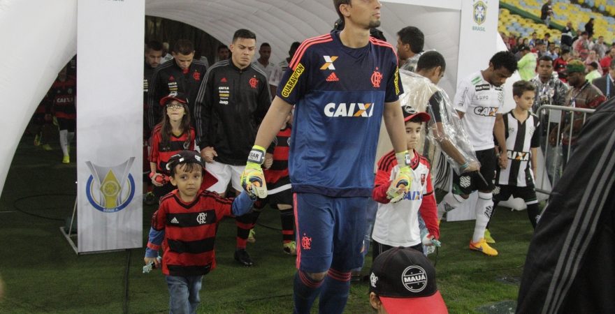 Pequeno rubro-negro tem dia inesquecível no Maracanã