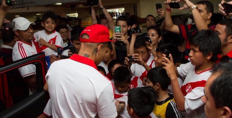 É o efeito Guerrero: peruanos aderem à torcida pelo Flamengo!