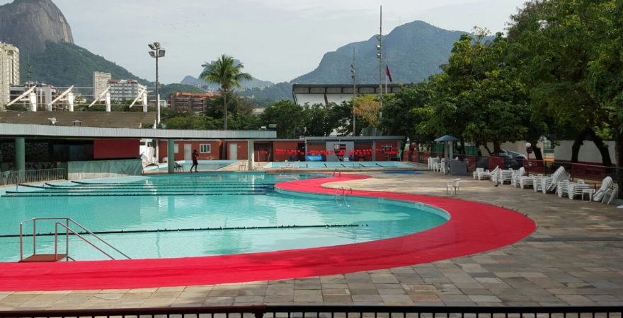 Piscina da sede ganha piso antiderrapante