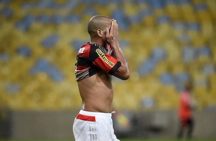 Sheik fora do jogo do Fla: erro dele ou do comando?