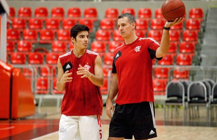 Técnico do Sub-22, Rodrigo Carlos afirma: “O Flamengo sempre entra nas competições para ganhar o título”