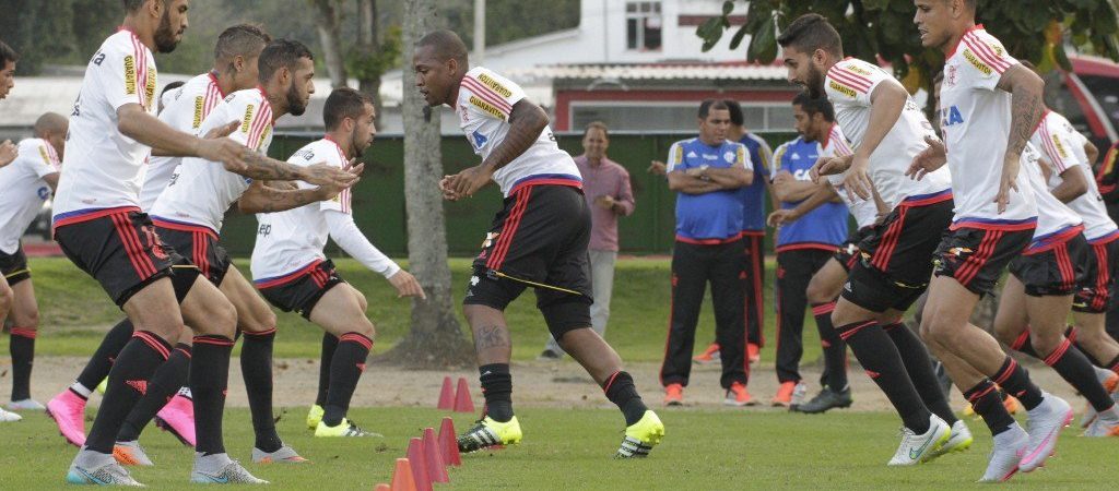 Ederson e Jonas aparecem em atividade do Flamengo