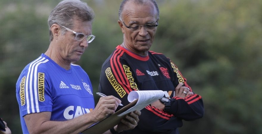 Gritos e time indefinido: Oswaldo faz mistério para próximo jogo