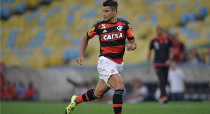 Com estiramento, Ederson é mais um desfalque do Flamengo