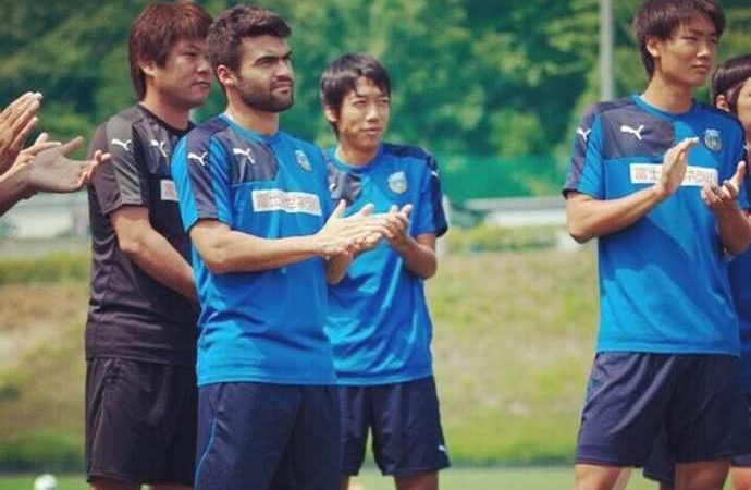 Arthur Maia é apresentado no Japão com a 10 do Frontale e faz seu primeiro treino